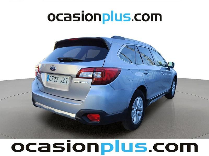 Usado Subaru Outback 175 CV (128 kW) 2017 Gris plata Familiar