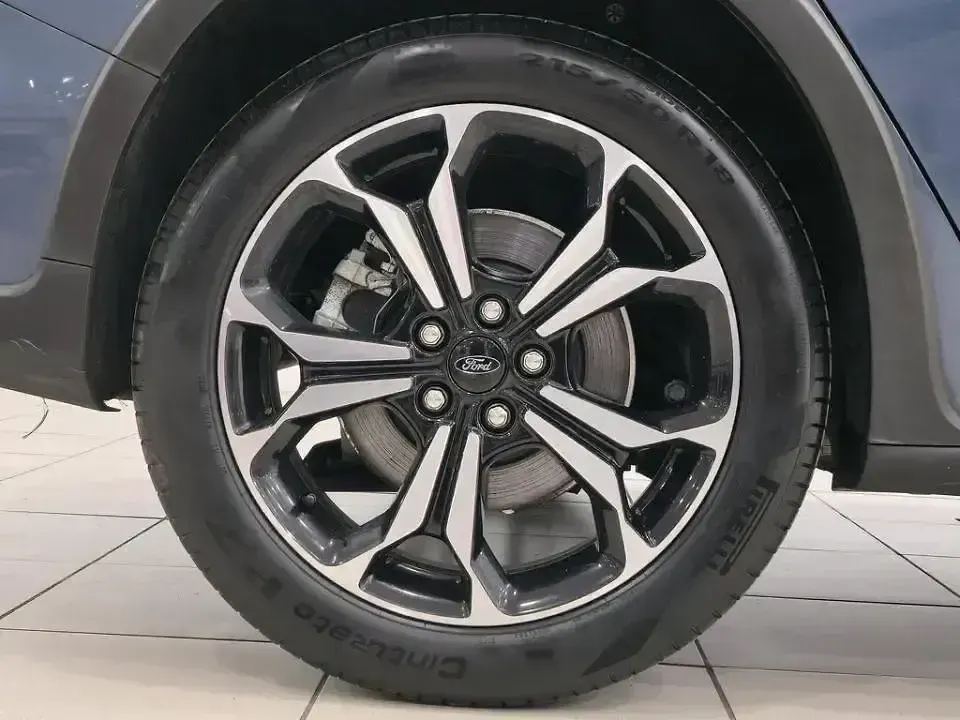 Usado Ford Focus Active 125 CV (91 kW) 2019 Azul Familiar