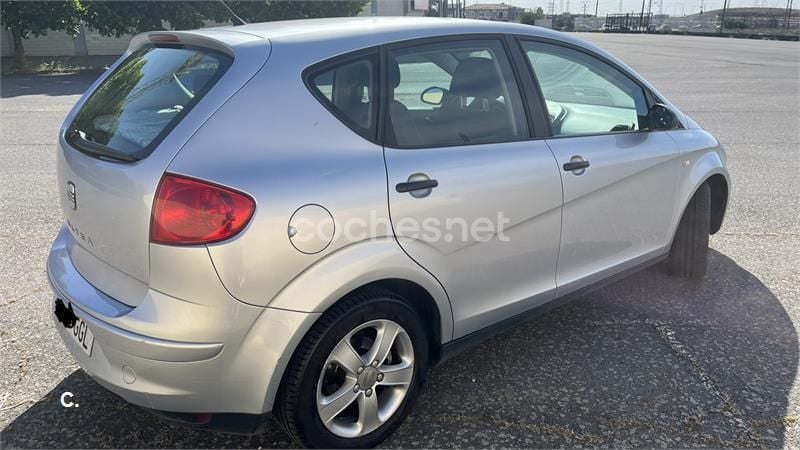 Usado Seat Altea 105 CV (77 kW) 2008 Gris / plata Monovolumen