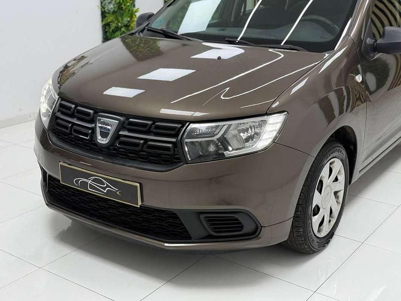 Usado Dacia Sandero Base 75 CV (55 kW) 2017 Marrón Utilitario