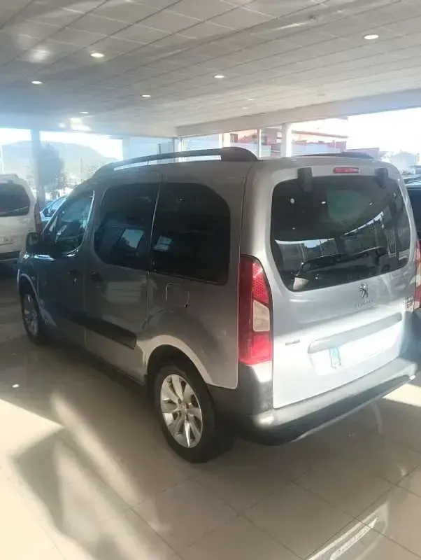 Usado Peugeot TePee 110 CV (80 kW) 2018 Gris Van