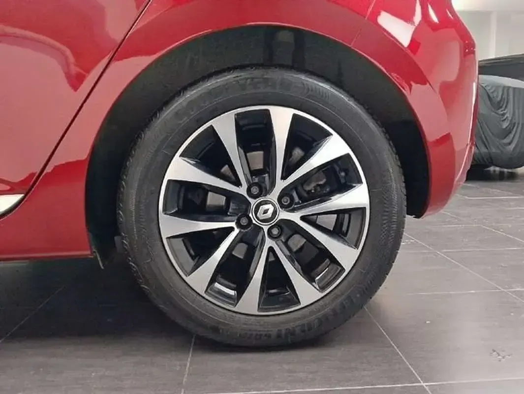 Usado Renault Clio Techno 101 CV (74 kW) 2023 Rojo Utilitario