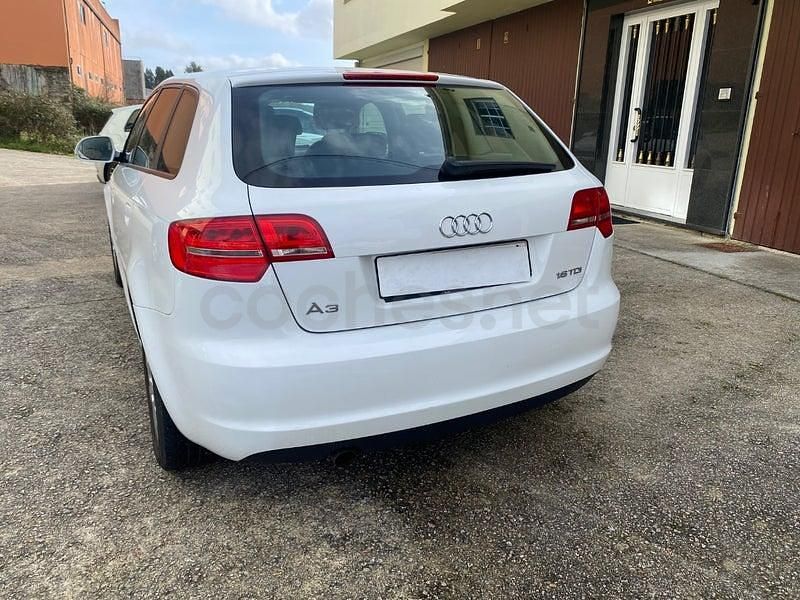 Usado Audi A3 Ambition 105 CV (77 kW) 2010 Blanco Utilitario