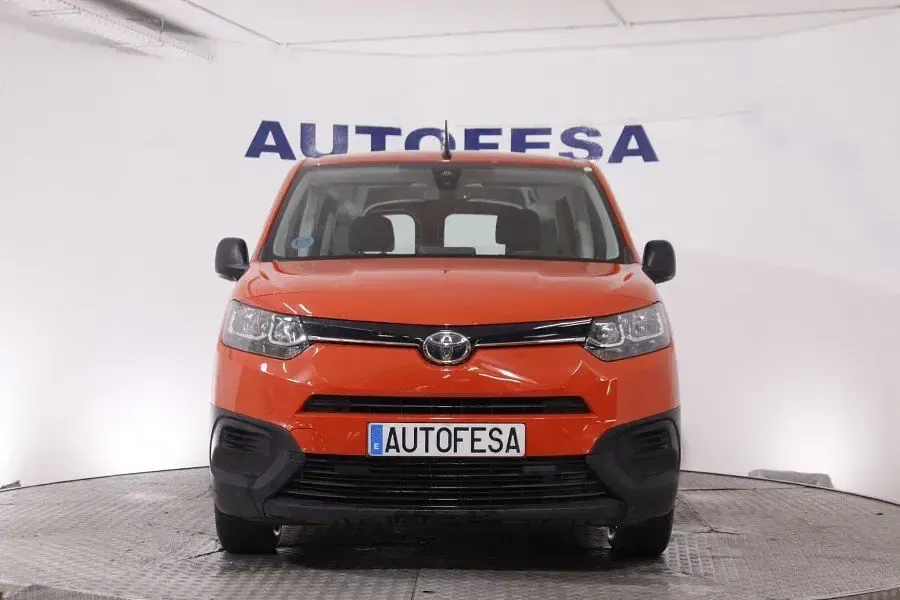 Usado Toyota Proace Verso City 130 CV (95 kW) 2023 Rojo Familiar