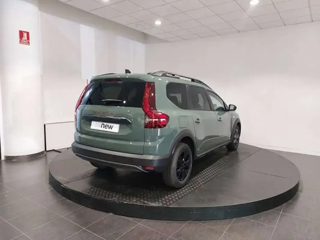 Usado Dacia Jogger Extreme 110 CV (80 kW) 2025 Verde Monovolumen