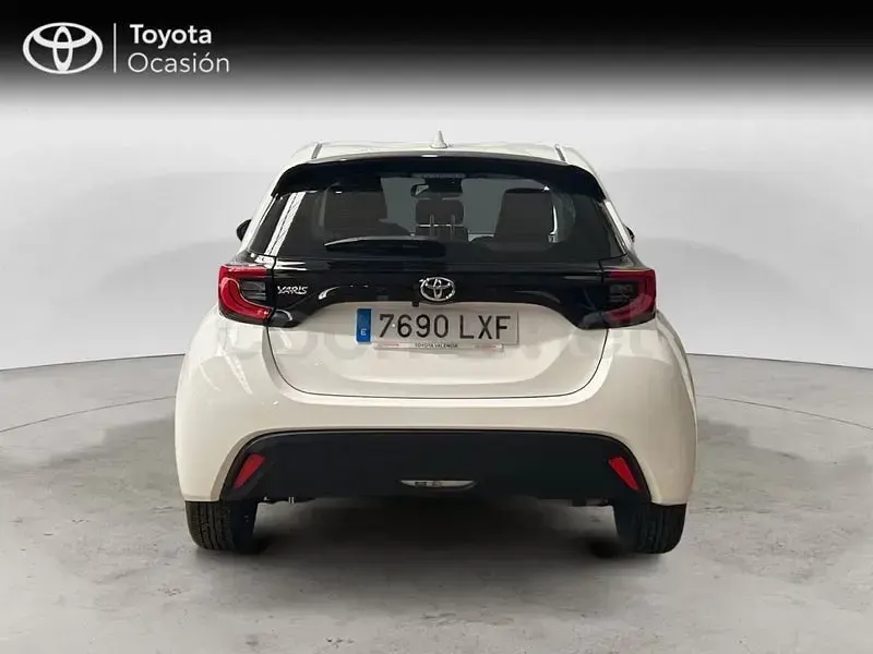 Usado Toyota Yaris 125 CV (91 kW) 2022 Blanco Utilitario