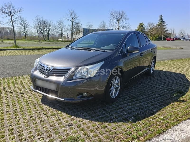 Usado Toyota Avensis Active 126 CV (92 kW) 2011 Gris / plata Berlina