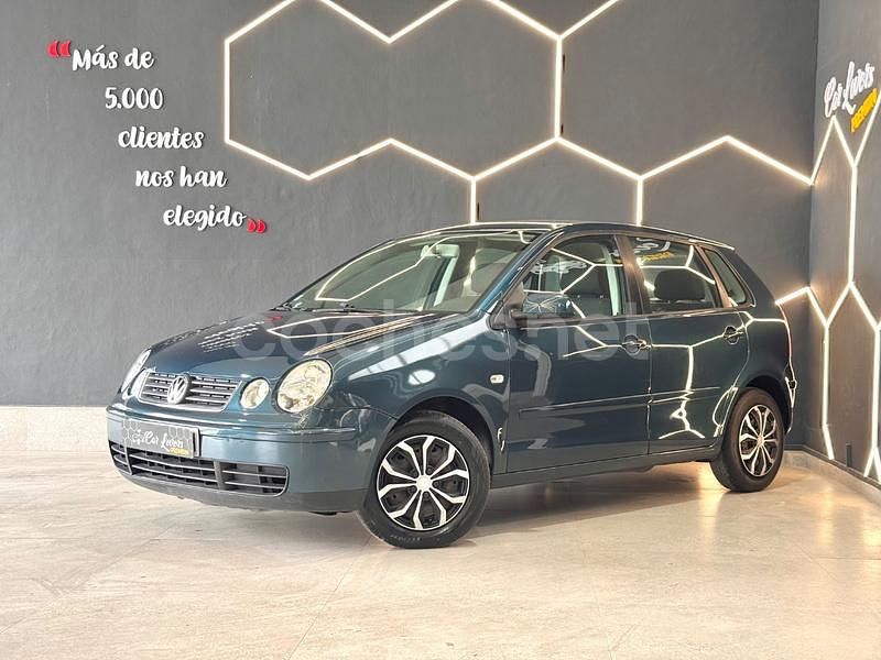 Usado VW Polo Match 65 CV (47 kW) 2004 Gris / plata Berlina
