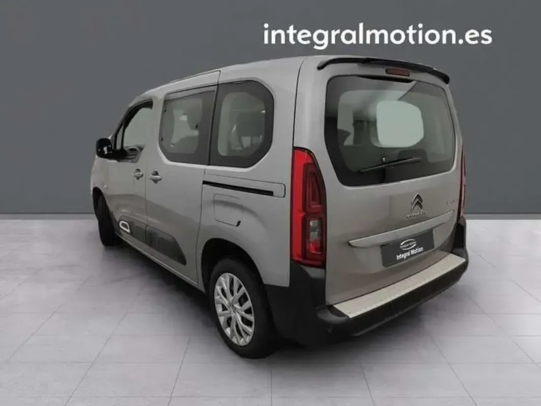 Usado Citroën Berlingo Feel 102 CV (75 kW) 2022 Gris Monovolumen