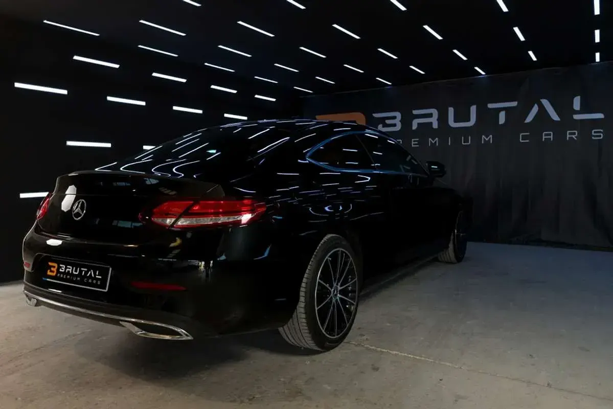 Usado Mercedes C220 170 CV (125 kW) 2019 Negro Coupe