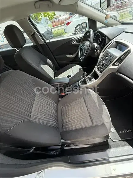 Usado Opel Astra Selective 125 CV (91 kW) 2012 Blanco Berlina