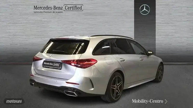 Usado Mercedes C300 312 CV (229 kW) 2025 Plateado Familiar