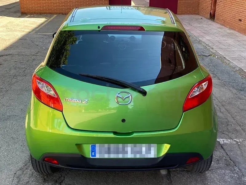 Usado Mazda 2 Active 68 CV (50 kW) 2009 Verde Utilitario