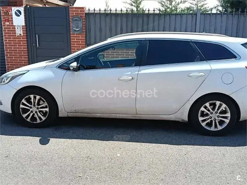 Usado Kia Ceed Sportswagon 128 CV (94 kW) 2015 Blanco Familiar