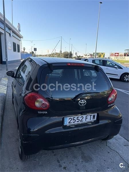 Usado Toyota Aygo 68 CV (50 kW) 2007 Negro Utilitario