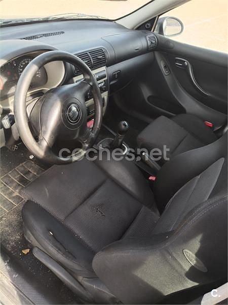 Usado Seat Leon Stella 110 CV (80 kW) 2004 Gris / plata Berlina