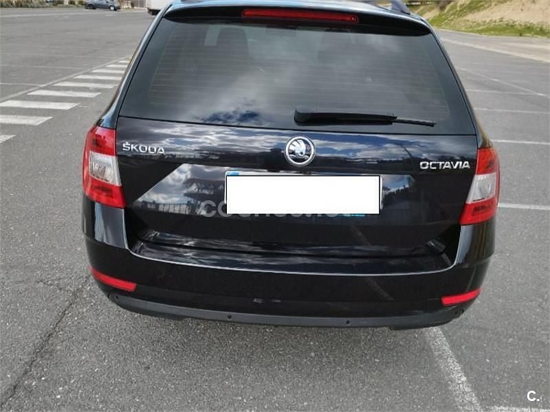 Negro Usado 2019 Skoda Octavia Ambition Familiar | 14.980 € (Buen precio) - Imagen 1/4