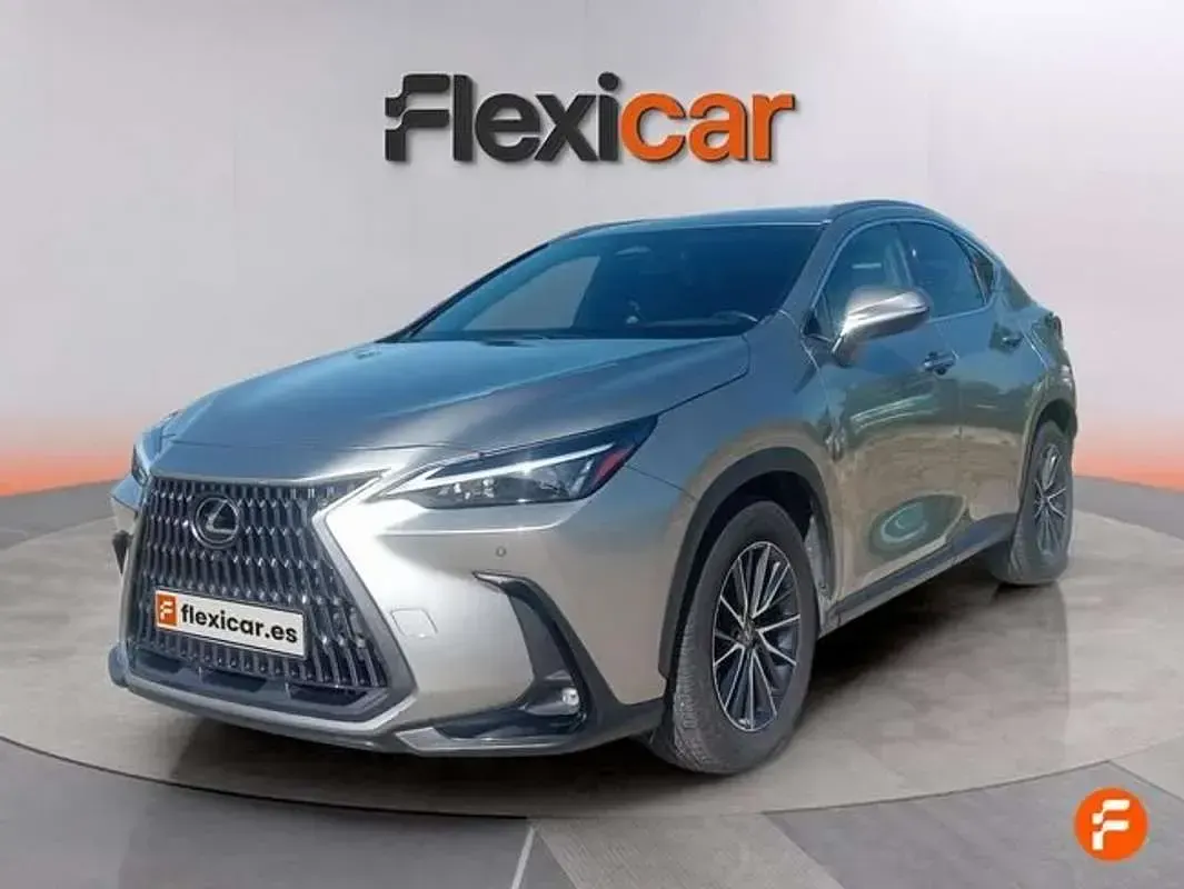 Usado Lexus NX300h Sport Line 306 CV (225 kW) 2022 Gris SUV