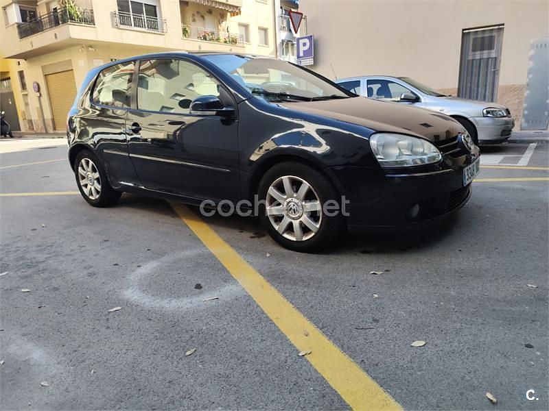 Negro Usado 2004 VW Golf IV Trendline Berlina | 3200 € (Buen precio) - Imagen 1/4