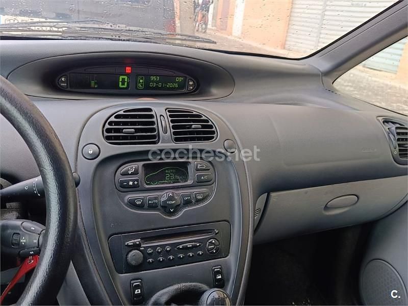 Usado Citroën Xsara Picasso 95 CV (69 kW) 2003 Gris / plata Monovolumen
