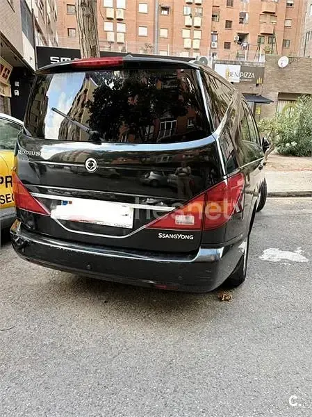 Usado SsangYong Rodius 165 CV (121 kW) 2010 Negro Monovolumen