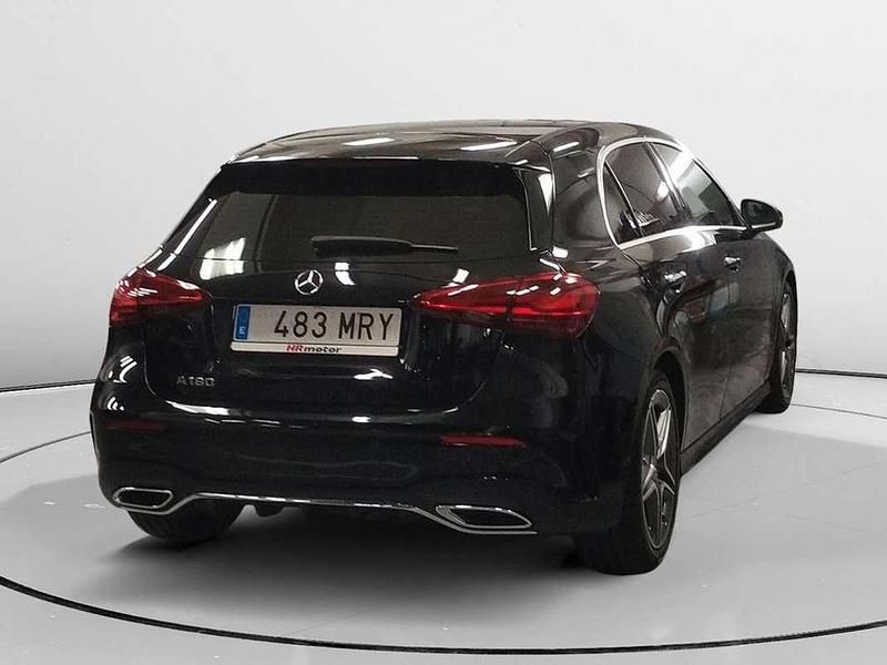 Usado Mercedes A180 AMG line 137 CV (100 kW) 2024 Negro Utilitario