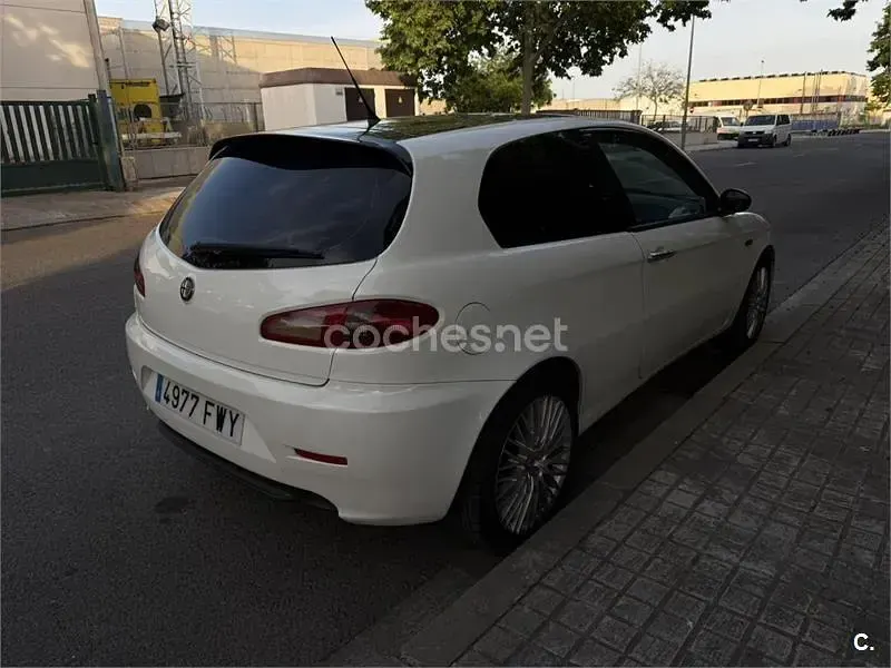 Usado Alfa Romeo 147 Distinctive 150 CV (110 kW) 2007 Blanco Utilitario