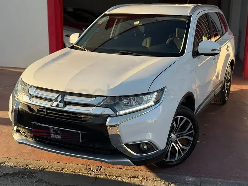 Usado Mitsubishi Outlander Motion 150 CV (110 kW) 2016 Blanco SUV