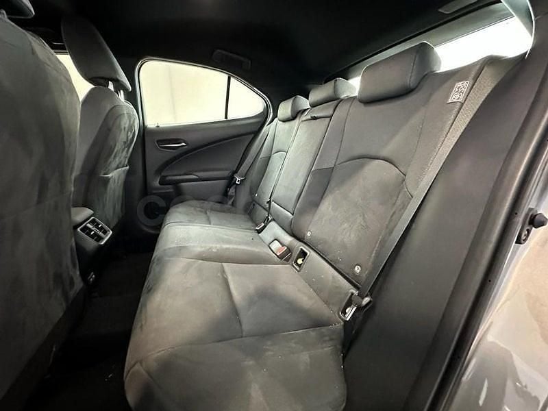 Usado Lexus UX Business Edition 184 CV (135 kW) 2022 Gris / plata SUV