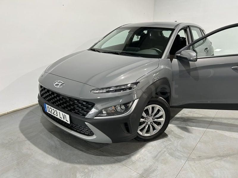 Usado Hyundai Kona 120 CV (88 kW) 2021 Gris / plata SUV