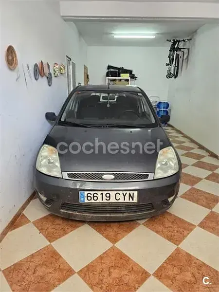 Usado Ford Fiesta Ambiente 68 CV (50 kW) 2004 Azul Utilitario