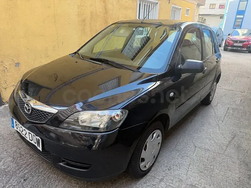Usado Mazda 2 Active 75 CV (55 kW) 2005 Negro Utilitario