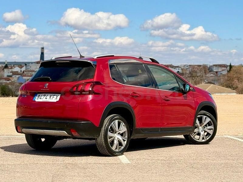 Usado Peugeot 2008 Allure 120 CV (88 kW) 2017 Granate SUV