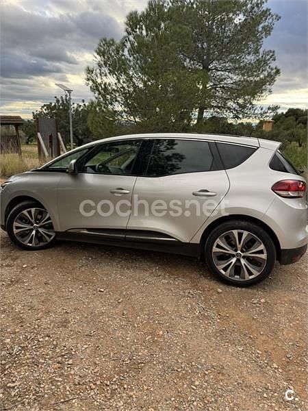 Usado Renault Scénic IV LIMITED 150 CV (110 kW) 2020 Gris / plata Monovolumen