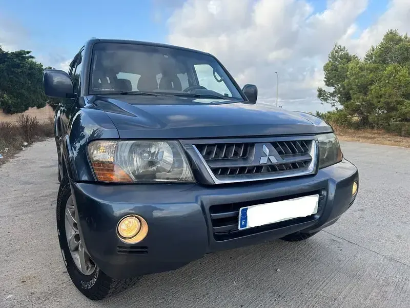 Usado Mitsubishi Montero Intense 160 CV (117 kW) 2004 Gris / plata SUV