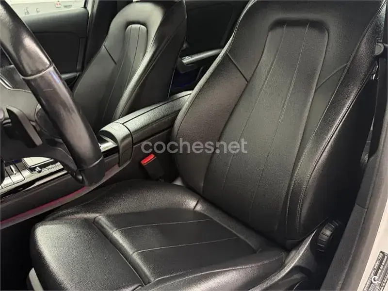 Usado Mercedes A180 116 CV (85 kW) 2020 Gris / plata Berlina