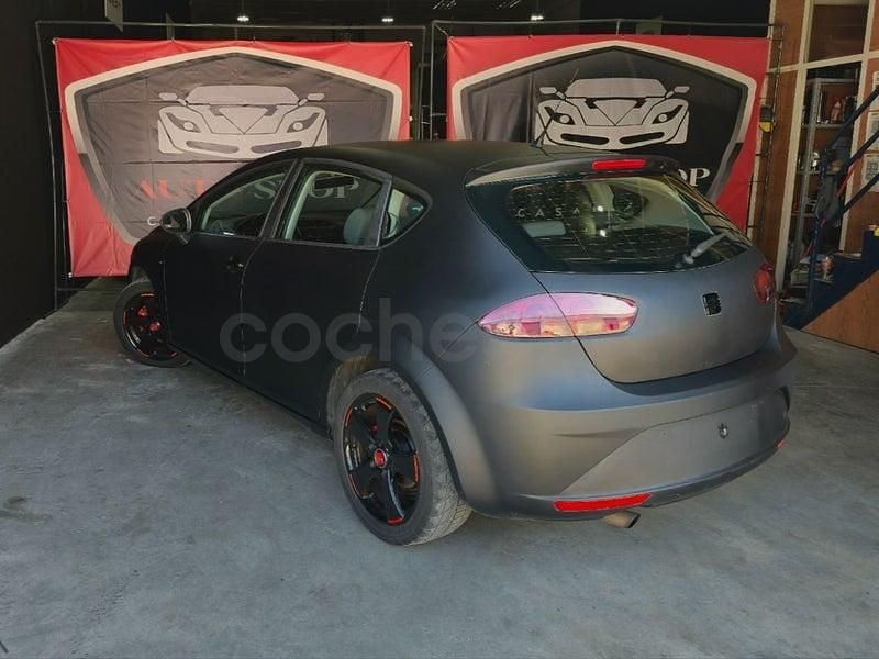Usado Seat Leon 85 CV (62 kW) 2012 Negro Berlina