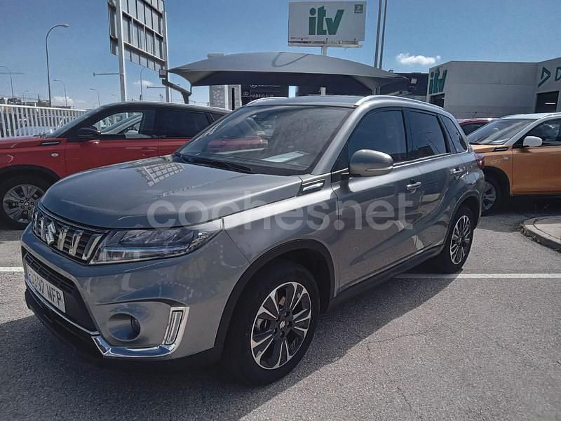 Usado Suzuki Vitara GLX 129 CV (94 kW) 2023 Gris / plata SUV