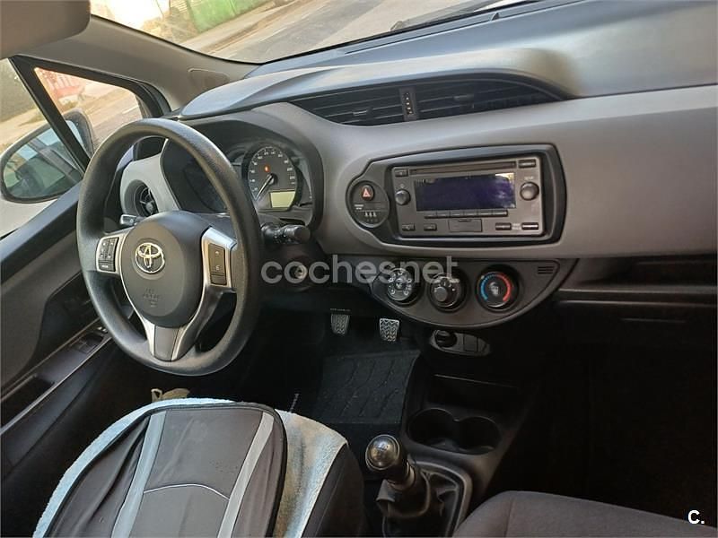 Usado Toyota Yaris Active 111 CV (81 kW) 2019 Blanco Berlina