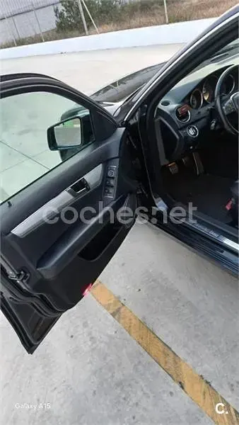Usado Mercedes C200 Avantgarde 136 CV (100 kW) 2011 Negro Berlina