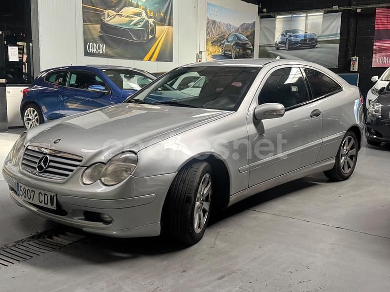 Usado Mercedes C200 163 CV (119 kW) 2003 Gris / plata Berlina