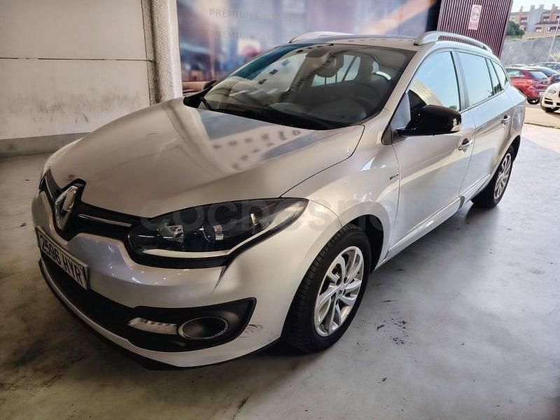 Usado Renault Mégane LIMITED 115 CV (84 kW) 2014 Gris / plata Berlina