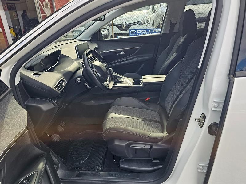 Usado Peugeot 3008 Allure 131 CV (96 kW) 2020 Blanco SUV