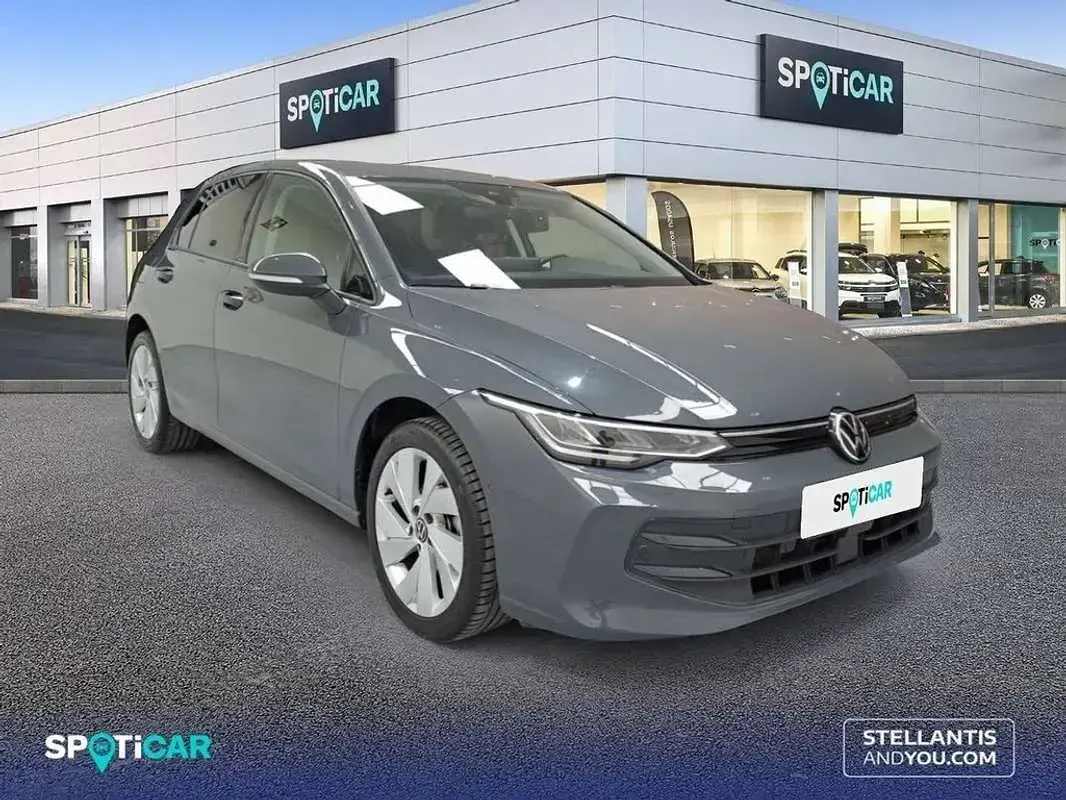 Usado VW Golf VIII 116 CV (85 kW) 2025 Gris Utilitario