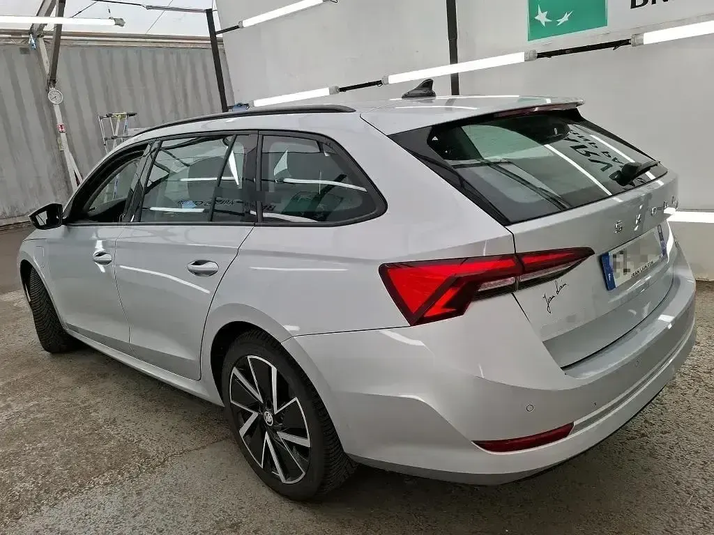 Usado Skoda Octavia 204 CV (150 kW) 2021 Gris Familiar