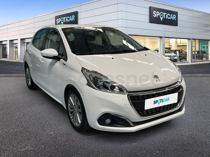 Usado Peugeot 208 Signature Sky 82 CV (60 kW) 2018 Blanco Utilitario