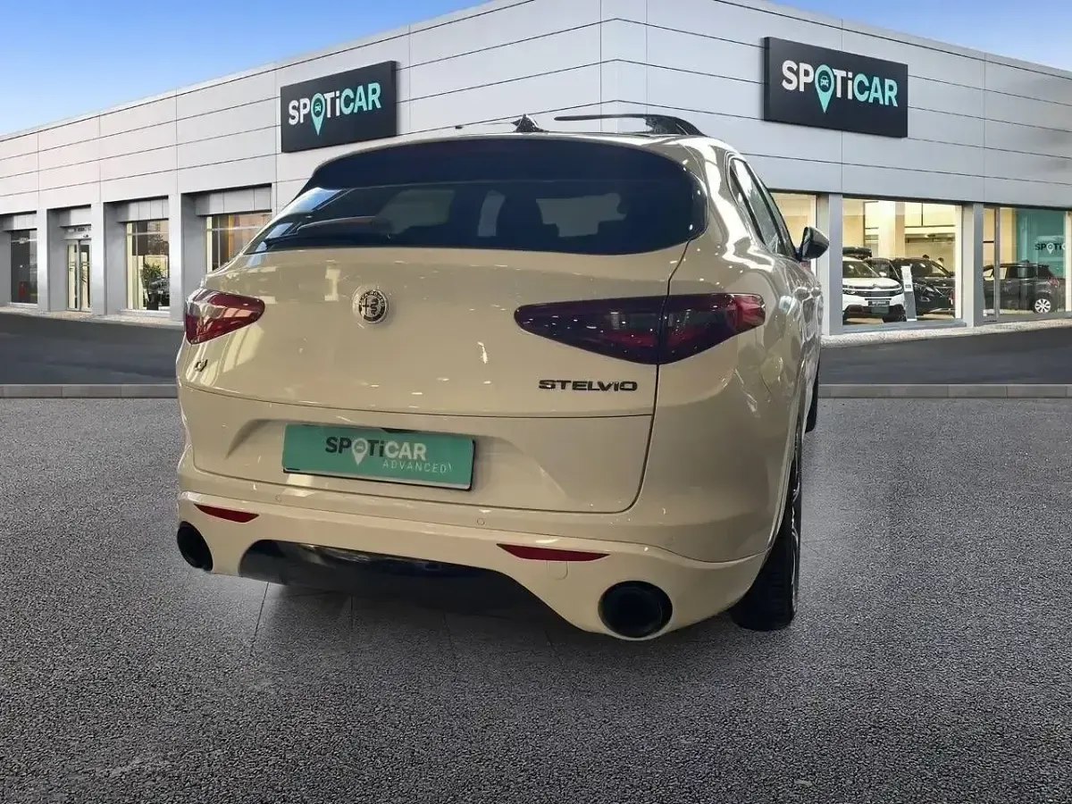 Usado Alfa Romeo Stelvio Veloce 210 CV (154 kW) 2020 Blanco SUV