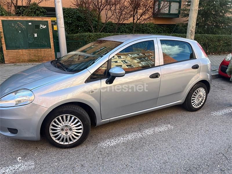 Usado Fiat Punto Active 75 CV (55 kW) 2009 Gris / plata Utilitario