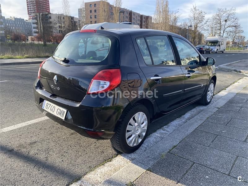 Usado Renault Clio II Authentique 75 CV (55 kW) 2009 Negro Berlina
