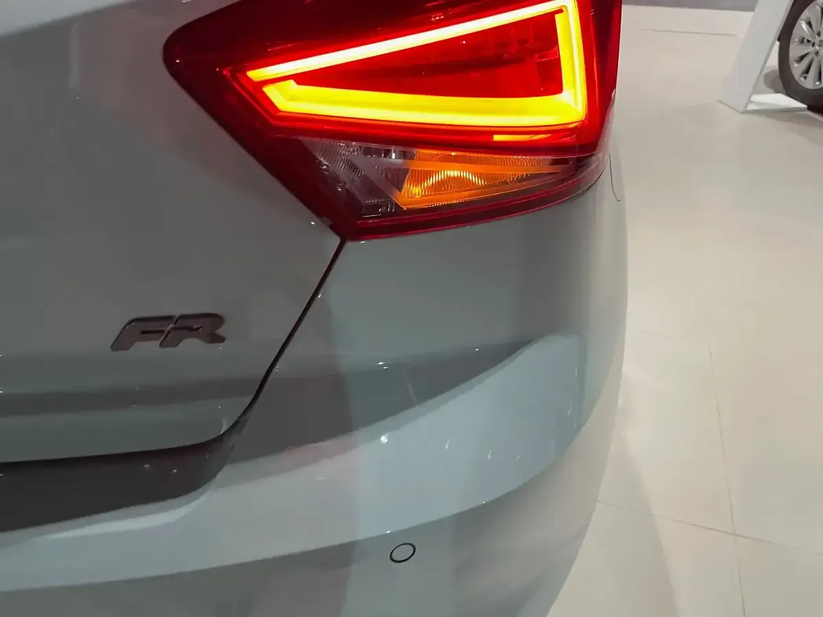 Uusi Seat Ibiza FR 115 HP (84 kW) 2026 Keltainen Viistoperä